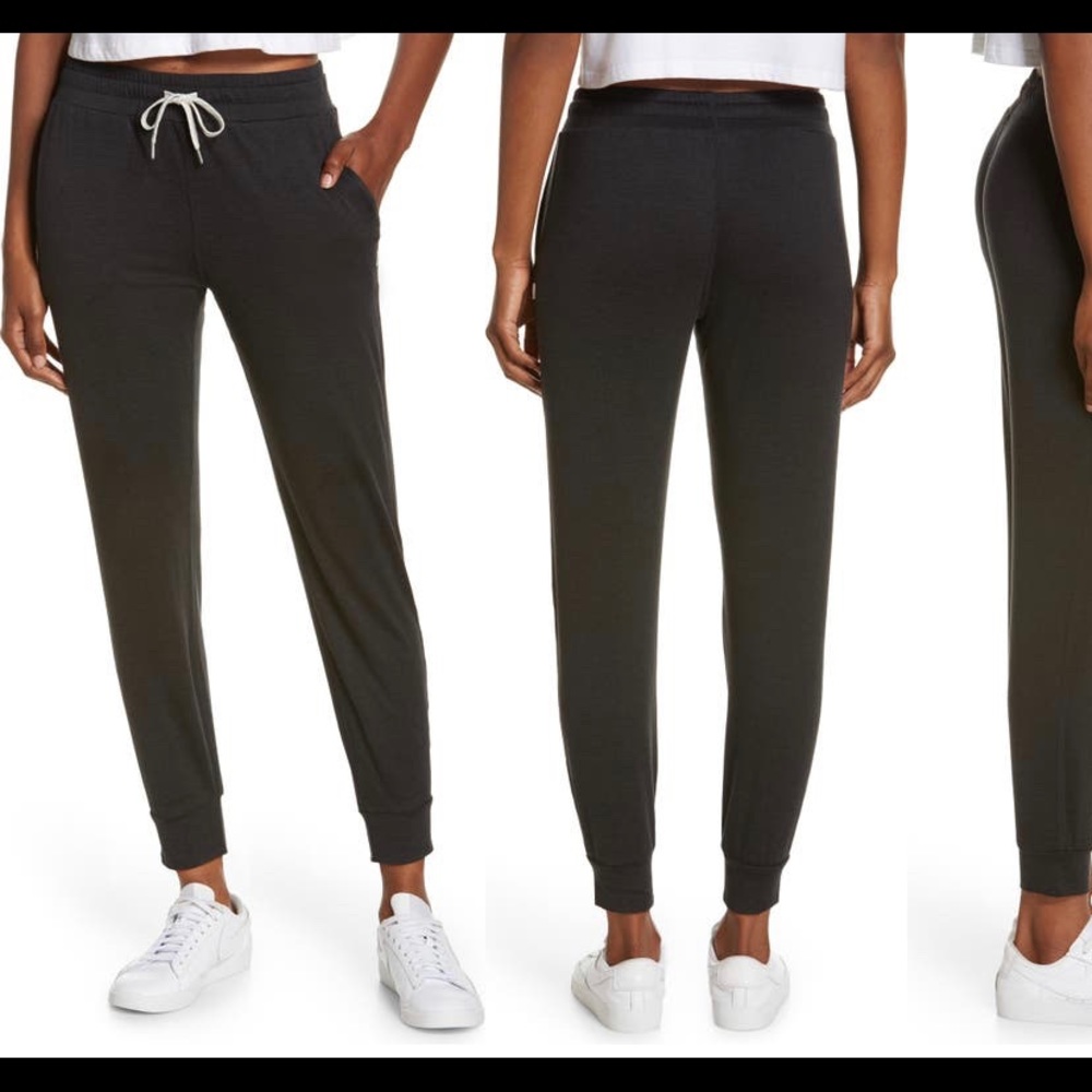 Vuori performance joggers charcoal black